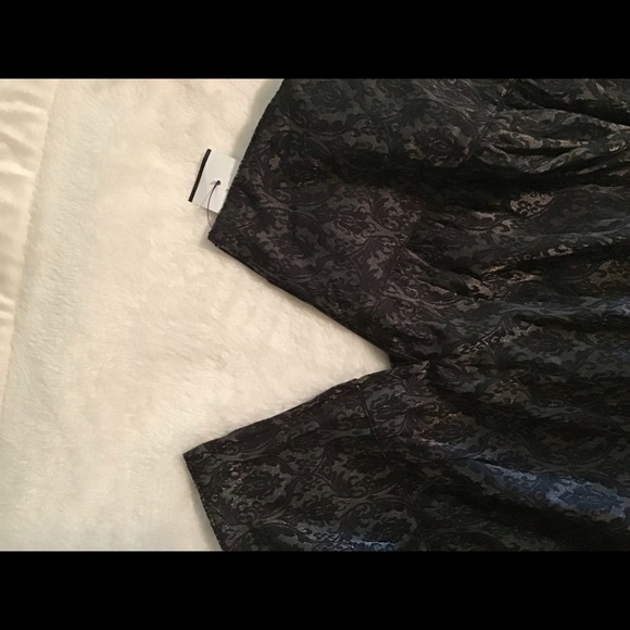 Women’s medium side zip and hook skirt - Picture 5 of 7